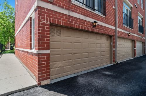 707 Blackhawk St, Chicago IL 60642-2510 exterior