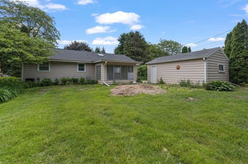 7255 Seneca Ave, Milwaukee WI 53217-3870 exterior