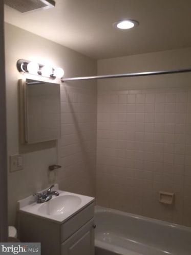 788 2nd St, Philadelphia PA 19122-2602 exterior