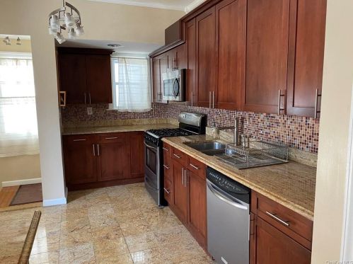 2401 Buck St, Bronx NY 10461-2901 exterior