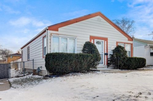 4562 74th St, Milwaukee, WI 53218-5430