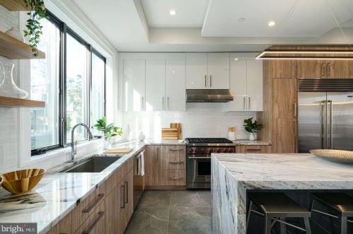 722 Broad St, Philadelphia PA 19146-3119 exterior