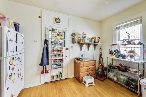 2836 Lunt Ave, Chicago IL 60645-2917 exterior