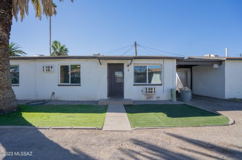 2 Navajo Rd, Tucson, AZ 85705-3951