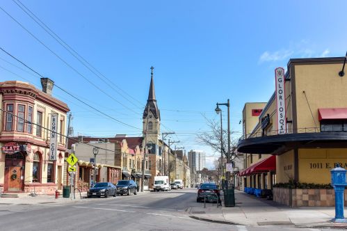 1707 Prospect Ave, Milwaukee WI 53202-1967 exterior