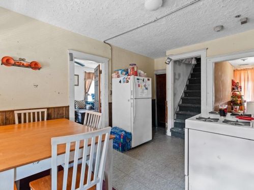 88 Prospect St, Woonsocket RI 02895-1910 exterior