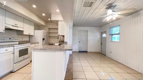 555 Twylite Ter, Fort Pierce FL 34983-1186 exterior