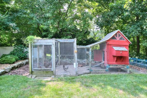 19 Long Lots Rd, Westport CT 06880-3846 exterior