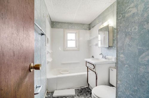 1844 Belmont St, Manitowoc WI 54220-2629 exterior