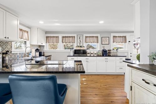 304 Autumn St, Manchester CT  06040-5556 exterior