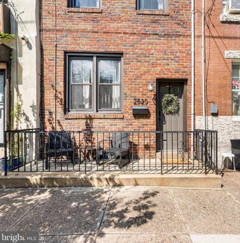 2520 Cedar St, Philadelphia PA  19125-3118 exterior