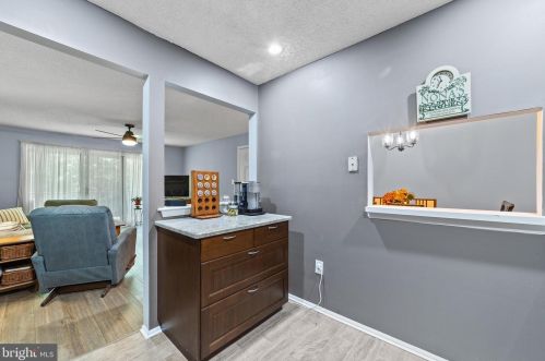 72 Holly Ct, Trenton NJ 08619-4636 exterior