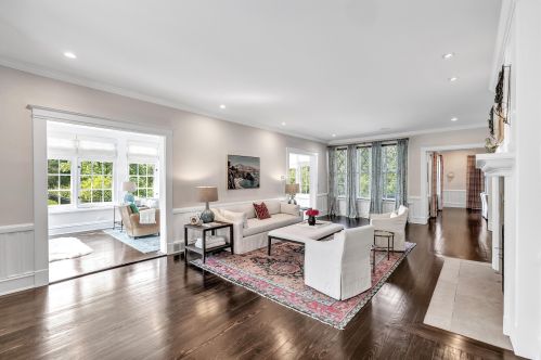 1469 Lilac Ln, Milwaukee WI  53217-2960 exterior