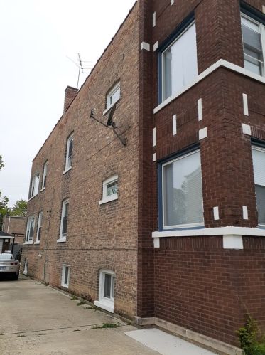 6634 Richmond St, Chicago, IL 60645-4211