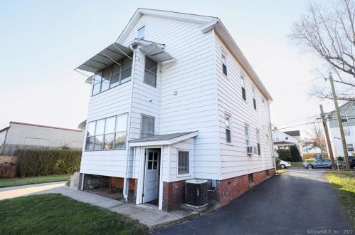 323 Oak St, New Britain CT 06051-1213 exterior