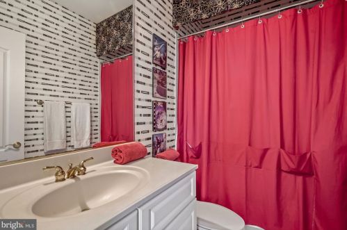 11300 Glen Rd, Rockville MD 20854-1849 exterior