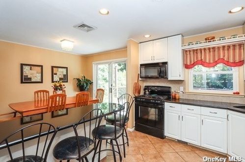 12 Evans Ct, Huntington Station NY exterior