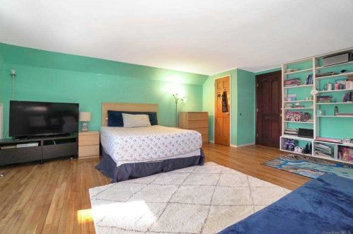 3 Arbor Ln, Huntington Station NY 11746-5136 exterior