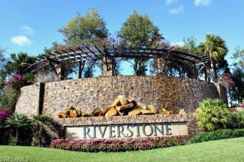 3372 Atlantic Cir, Naples FL 34119-8637 exterior