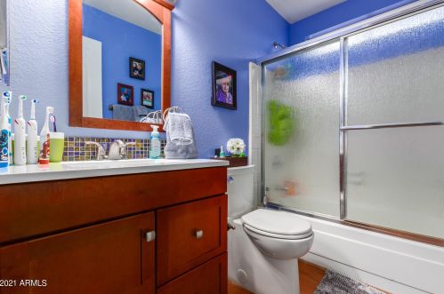 2464 Crocus Dr, Phoenix AZ 85053-5416 exterior