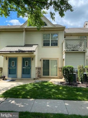 2211 Foxmeadow Dr, Limerick PA  19468-1572 exterior