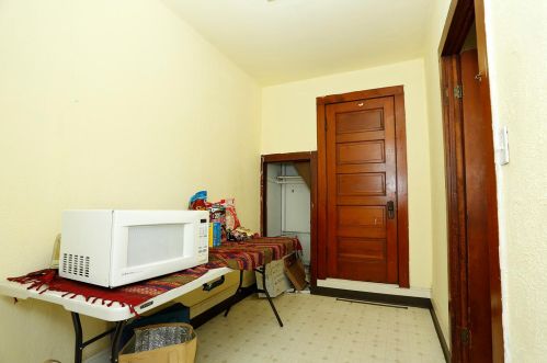 2943 Newhall St, Milwaukee WI 53211-3224 exterior