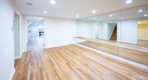 55 Oliver Ave, Edison NJ 08820-3122 exterior