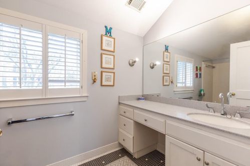 33 Camden Rd, Atlanta GA  30309-1507 exterior