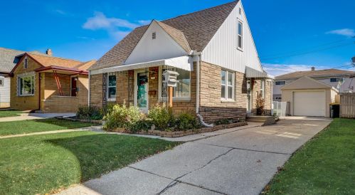 2348 98th St, Milwaukee, WI 53227-2224