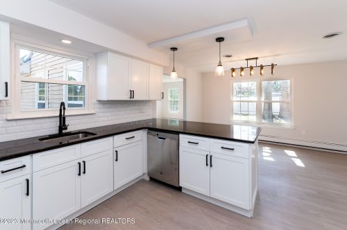 523 Holmes Ave, Lacey NJ  08731-1509 exterior