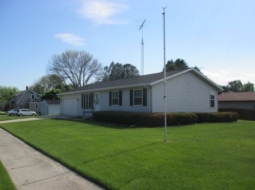 2302 12 St, Manitowoc WI 54220-3203 exterior