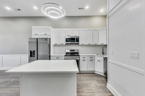 2718 Monroe St, Chicago IL 60624-2661 exterior