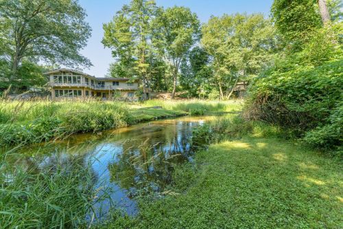 1803 Timberlane Dr, Kalamazoo, MI 49024-5701