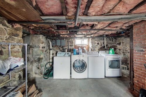 9 Lincoln St, Middletown RI 02840-2628 exterior