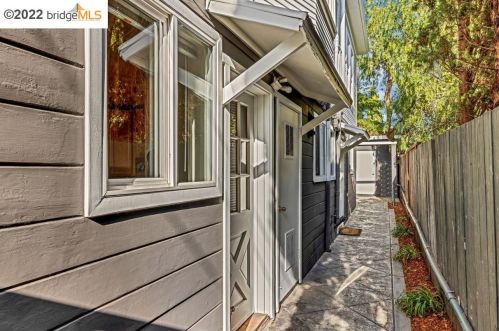 2439 Roosevelt Ave, Berkeley CA 94703-1930 exterior