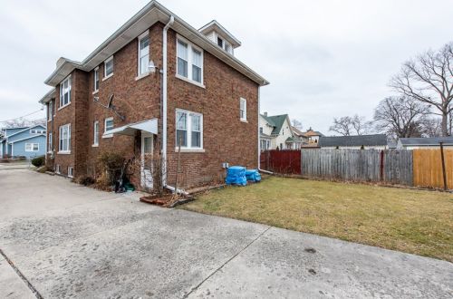 31 Chapel St, Waukegan IL 60085-5407 exterior