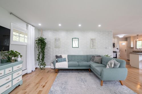 8934 Seneca Rd, Milwaukee WI 53217-2331 exterior