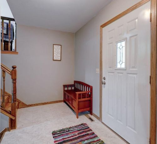 2265 Van Sloun Rd, Chaska, MN 55318-2833