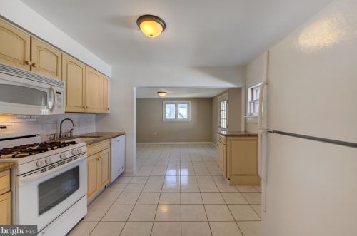 3 Scarsdale Ave, Trenton NJ  08618-1921 exterior