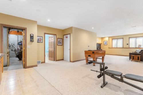 1061 Robinhood Dr, Meskegon MI  49445-2075 exterior