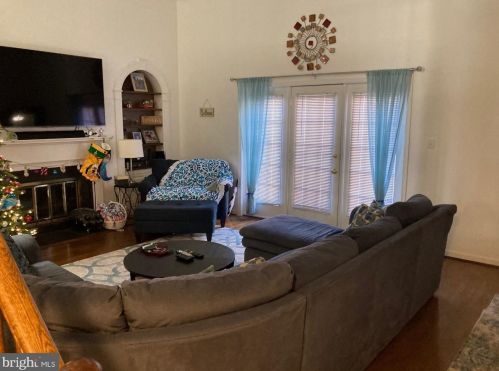 2355 9th St, Arlington VA  22201-1801 exterior