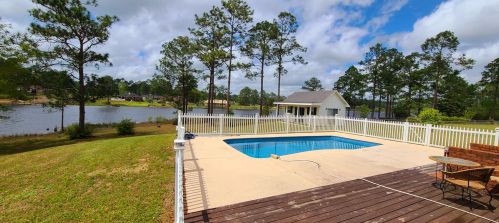 1025 Ten Lake Dr, Defuniak Springs, FL 32433-4522
