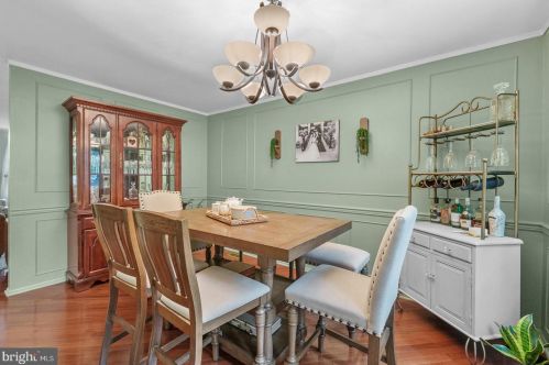 24 Revere Ct, Trenton NJ  08628-3610 exterior