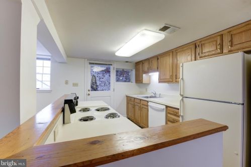 2812 27 St, Washington DC 20007-3144 exterior