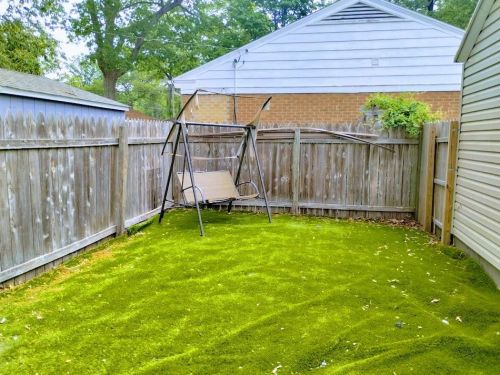 2476 Glenside Blvd, Meskegon MI 49441-3271 exterior