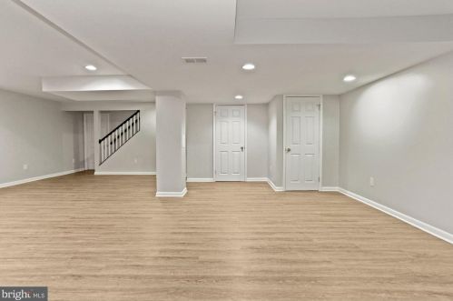 701 Rdg Dr, Mc Lean VA 22101-1620 exterior