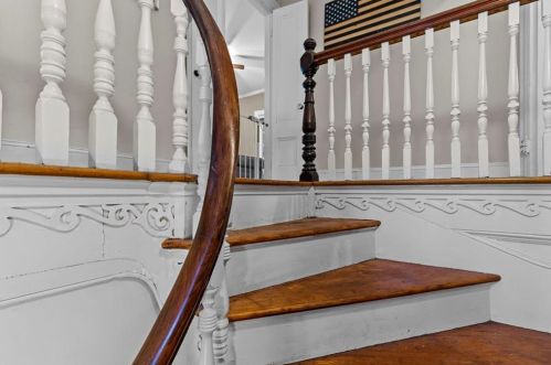 30 Gould St, Middletown RI 02840-2144 exterior