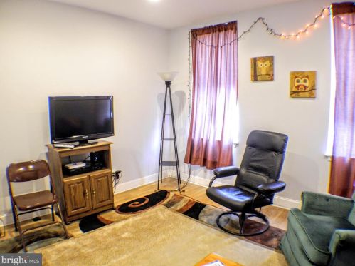 223 Girard Ave, Philadelphia PA 19130-1420 exterior