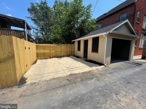 328 Walnut St, Lancaster PA  17602-2404 exterior