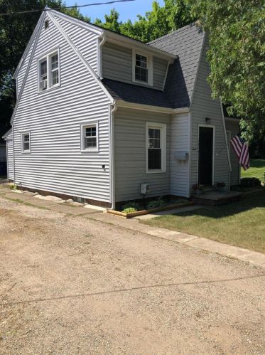 1215 Wayside Rd, Kalamazoo, MI 49048-1446